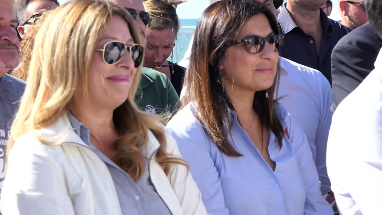 Torvaianica, iniziato l'abbattimento dell'ecomostro di piazza Ungheria - Canale 10