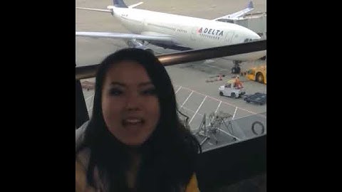 How to say airplane in Mandarin Chinese -- 飞机 fēi jī