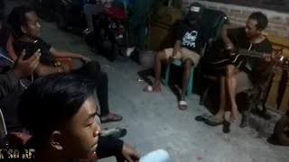 Akustik gitar di malam hari