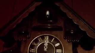 LISTEN to my POOR DYING Cuckoo clock!! screenshot 5