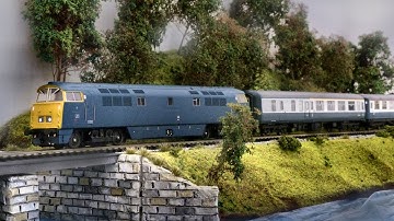 Model railway Western region diesel running session (Warship, Western, DMU Class 108) (Layout Video)