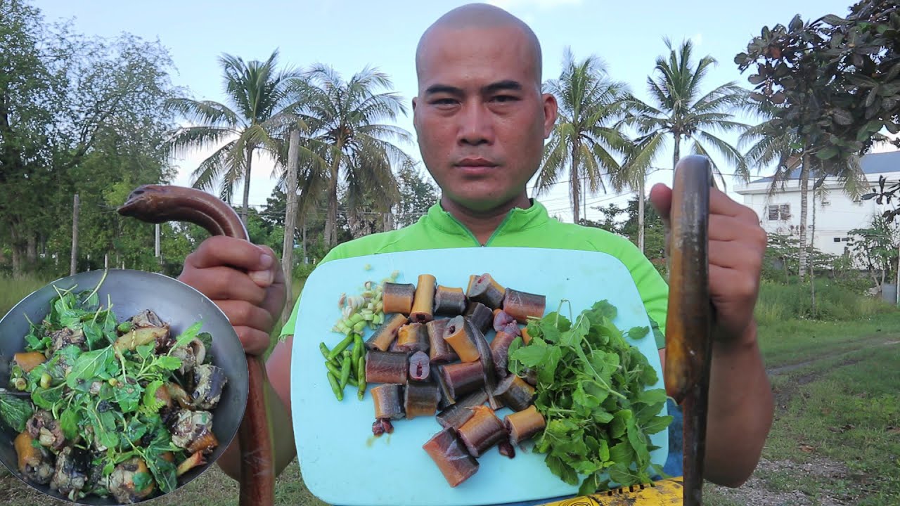 Frying eels (Cha Kdao) spicy food,yummy food.