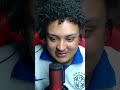 Ele esbarra no pessoal de proposito 😱