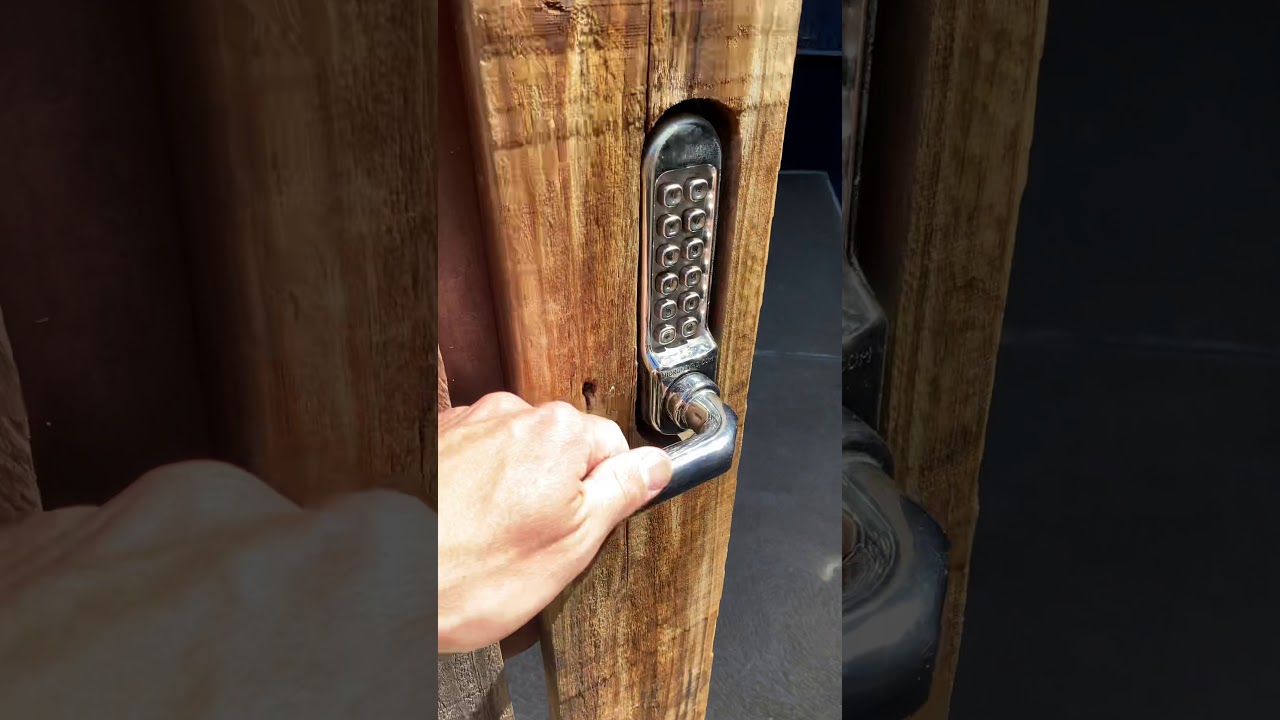Borg digital lock serviced Essendon. Human Key Locksmiths Melbourne