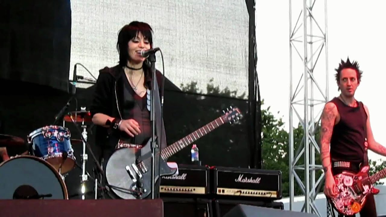 "Do You Wanna Touch Me" (Live) - Joan Jett - Petaluma - June 25, 2010