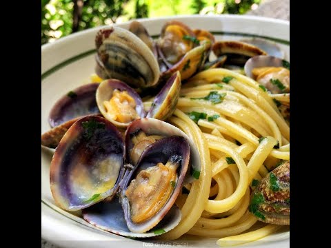 Siciliani creativi - Pasta con le vongole - Pasta with clams