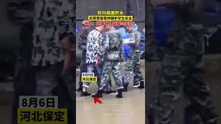 8月6日,河北保定学校内路面积水,兵哥哥冒雨伸脚护学生安全,网友:还真有人踩脚过去的? 8月6日,河北保定学校内路面积水,兵哥哥冒雨伸脚护学生安全,网友:还真有人踩脚过去的?