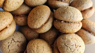 видео: Меденки с орехов пълнеж.Honey cookies with  walnut filling. картинка: Меденки с орехов пълнеж.Honey cookies with  walnut filling.