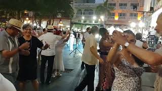 Noche de danzon en el zócalo del Centro Histórico de Veracruz