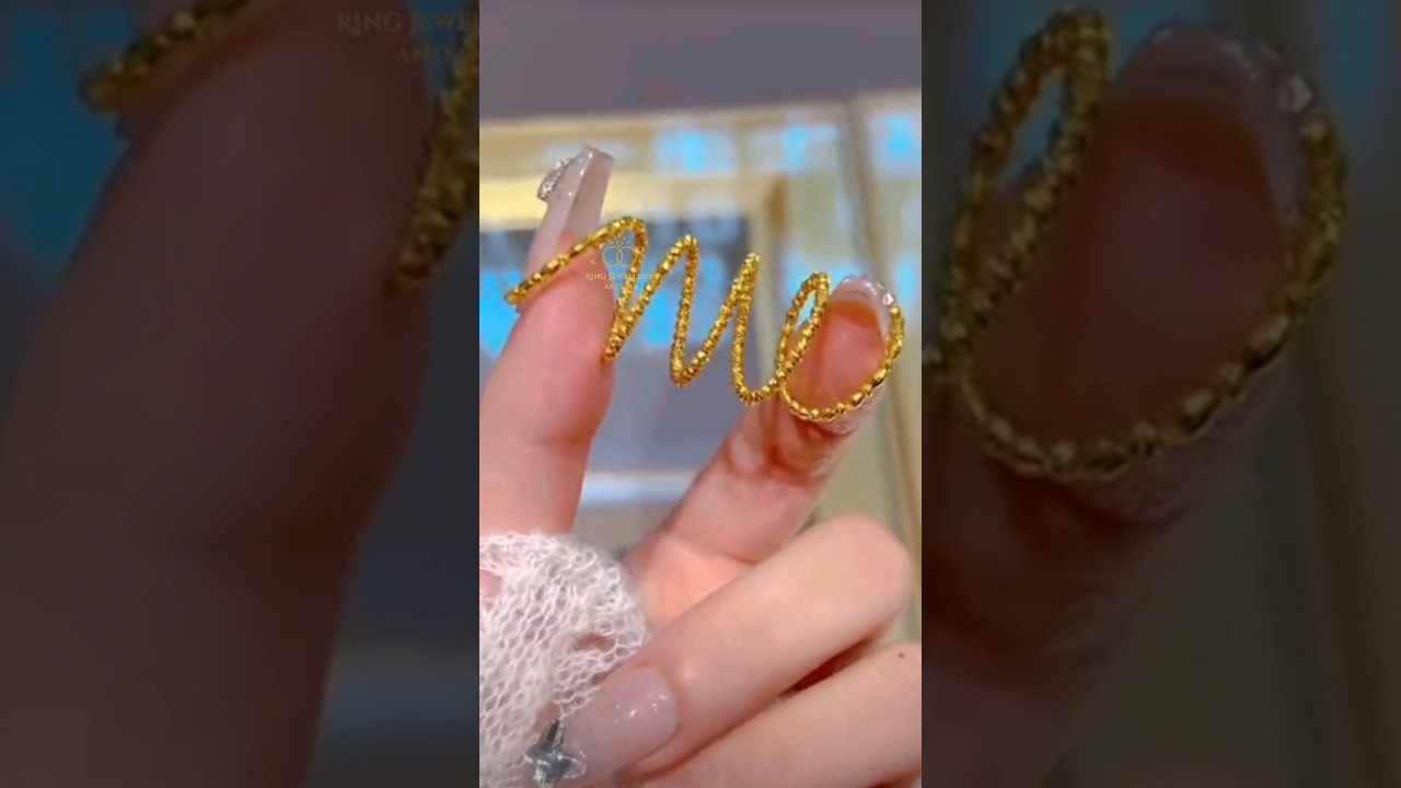 Versatile Vogue: Adjustable Rings for Every Finger 