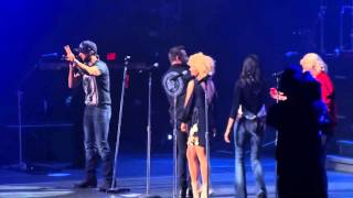 Luke Bryan sings with Little Big Town - Thinking Out Loud/Let's Get it On