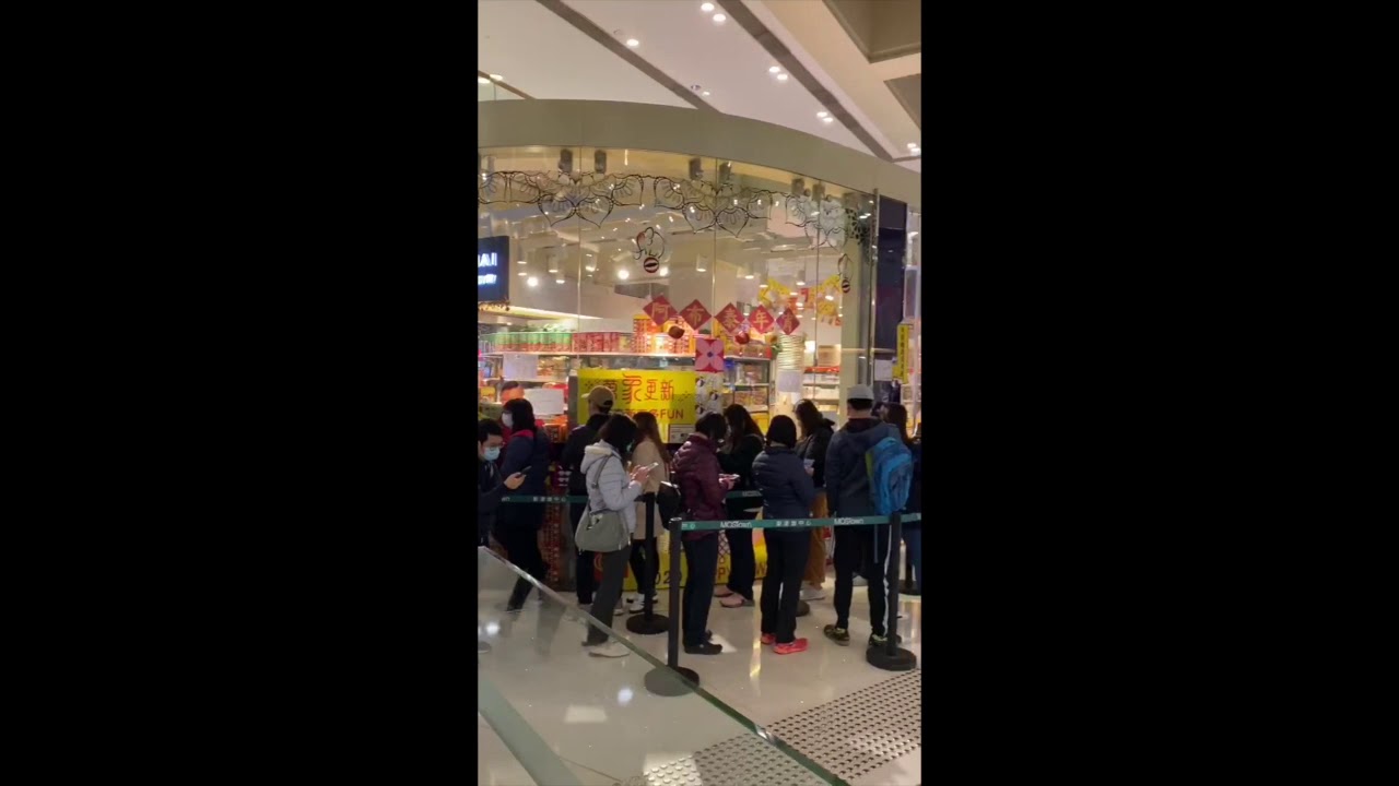 Long Queues for Masks in Hong Kong as Coronavirus Spreads