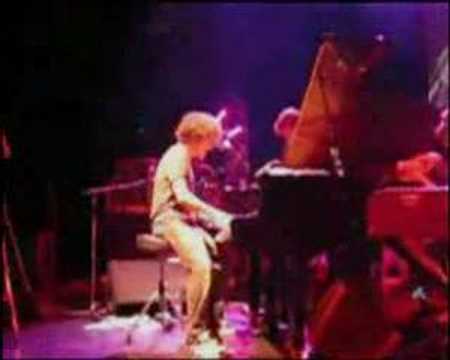 jamie-cullum-piano-and-ellis-foot-drum-stompbox