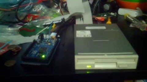 Nyan Cat on a floppy drive [IMPROVED]