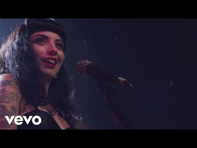 Mon Laferte canta Amor completo en vivo