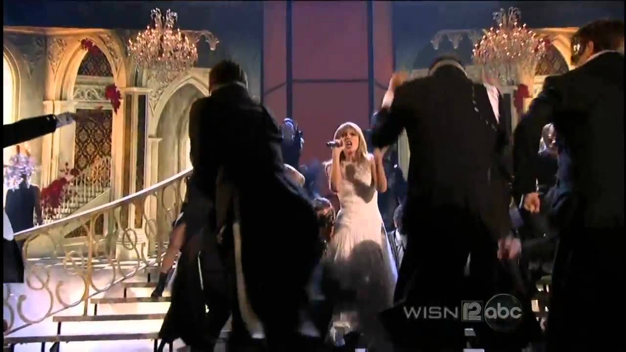 Taylor Swift - I Knew You Were Trouble (Live) - YouTube