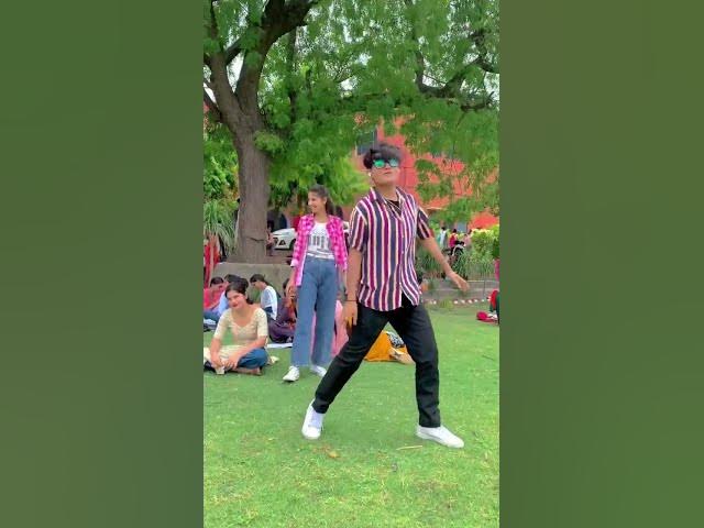 neeche pholon ki dukaan #dance #trending #viral #youtubeshorts #public #college