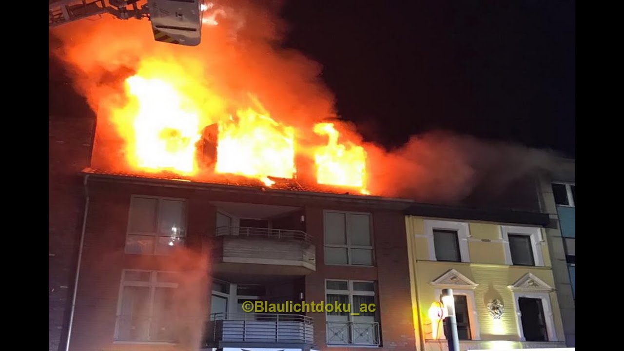 2021-08-29 Eschweiler: Dachgeschosswohnung in Vollbrand