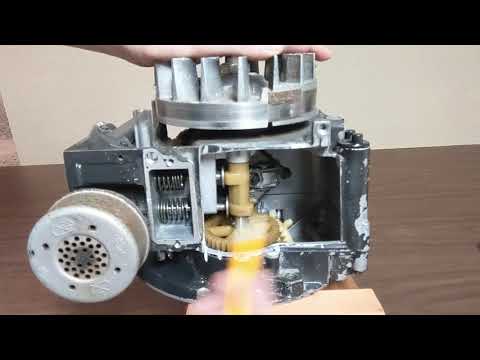 How a Briggs & Stratton Engine Works — A Look Inside an Engine Cutaway