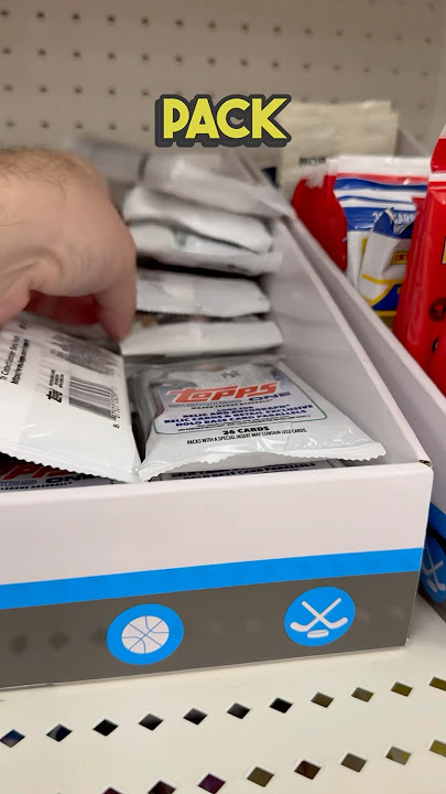 Let’s open a 2025 Topps Baseball card pack #sportscard #packopenning