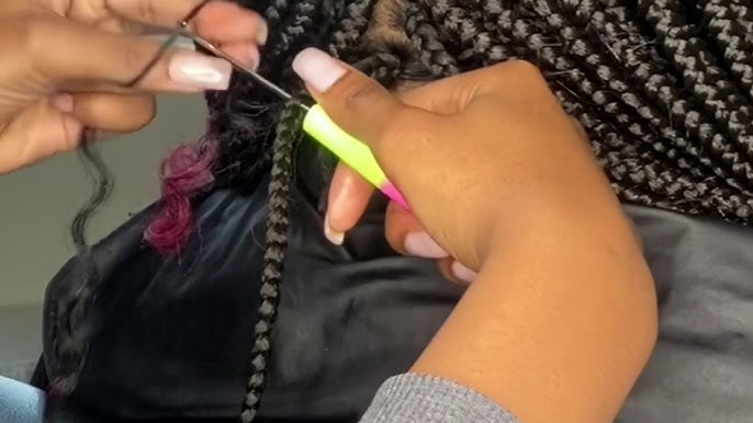 How to use a latch hook crochet needle/step by step tutorial.How to Crochet  braids and wigs easy. 