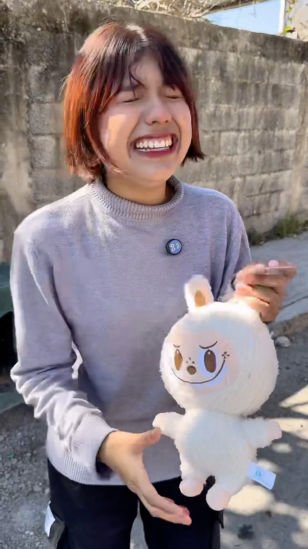 A ANGELA LE REGALARON UN CHAFUBU ?