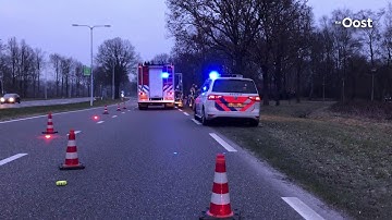 Automobilist gewond bij botsing tegen boom in Almelo