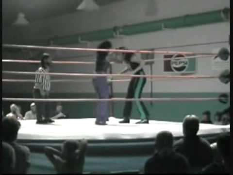 Krysta Lynn Scott vs She Nay Nay - GPW Summer 2006...