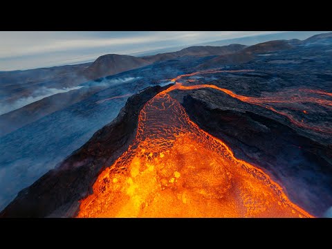 Video: A UFO Flew Right Over The Fire-breathing Crater Of The Popocatepetl Volcano - Alternative View