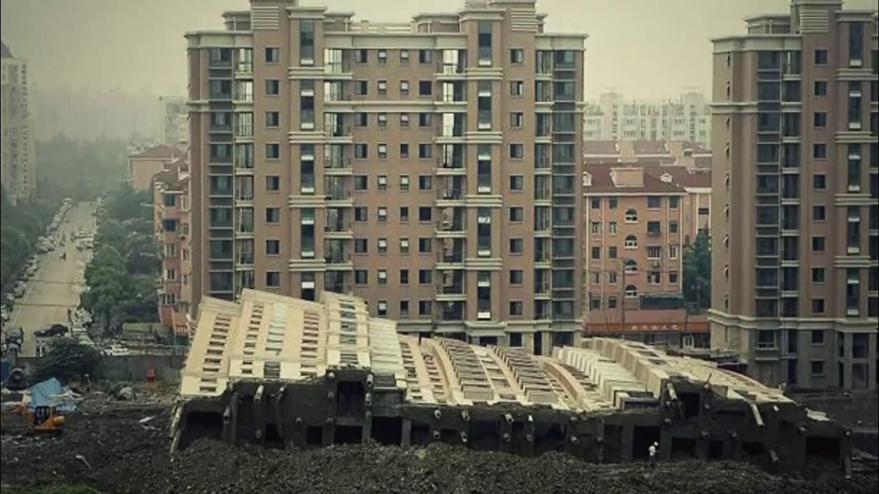 к чему снится упавший многоэтажный дом. падающий дом. падающий дом фото. разрушение домов. упавший дом шанхай 2009.