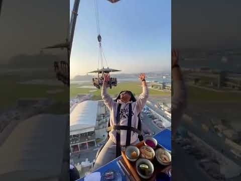 مطعم في دبي طائر في السماء