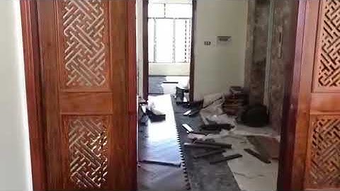 Thi công sàn gỗ óc chó lát kiểu xương cá