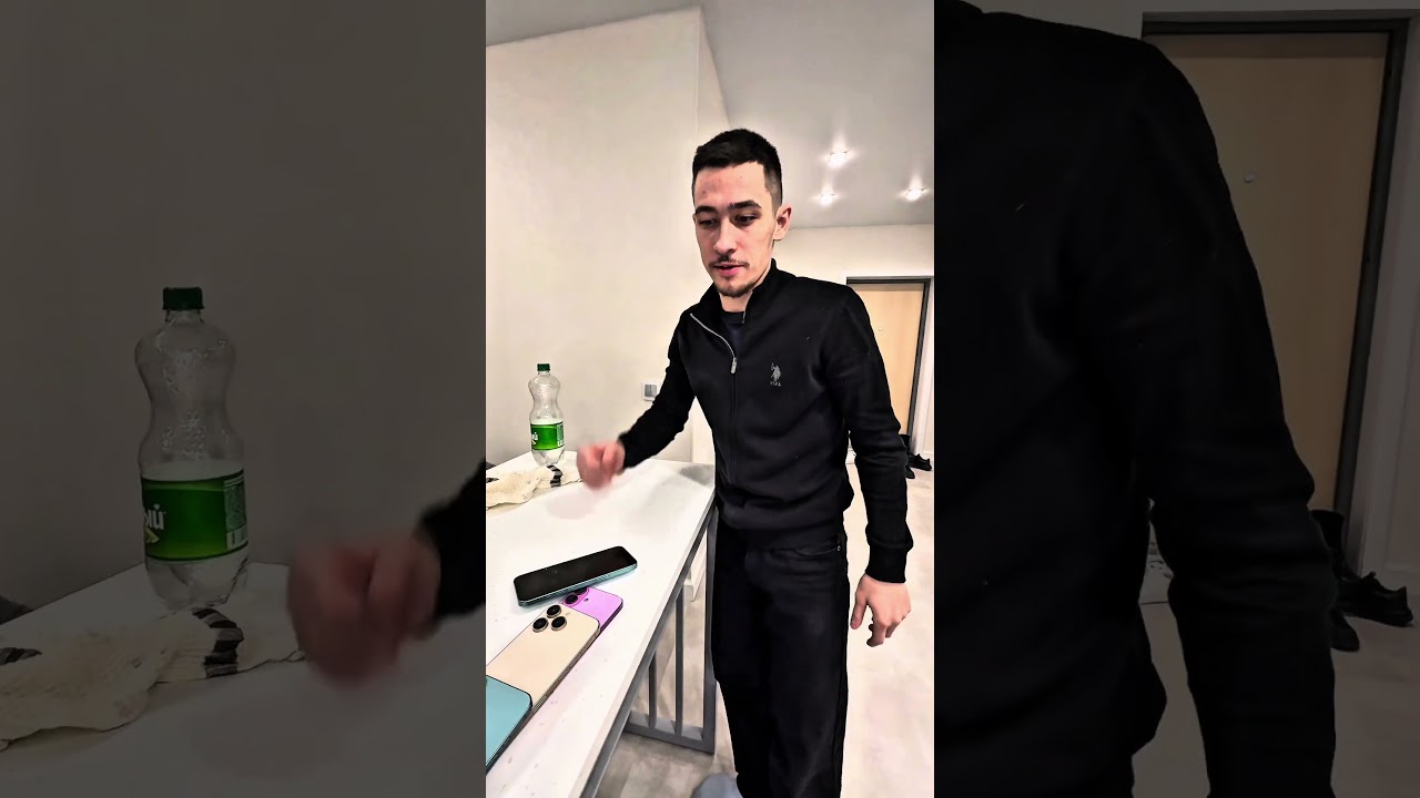 Domino ,Look, I pushed him with my foot😹Cat mode❤️