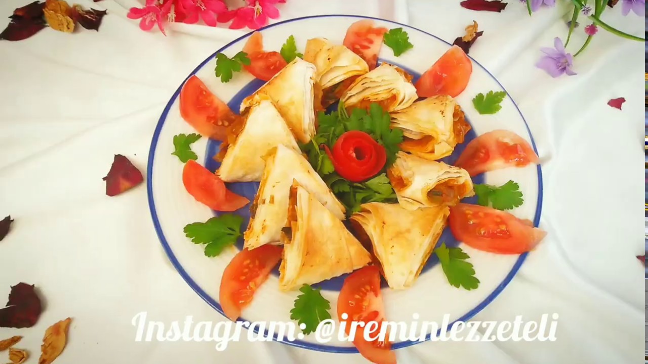 ÜÇGEN BÖREK TARİFİ /PIRASALI BÖREK(ÇITIR ÇITIR YOK BÖYLE LEZZET