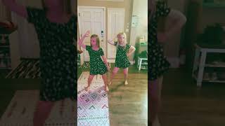 #dance #girls #kids #SISTERS #bounce when she walk. Please subscribe🦋 Resimi