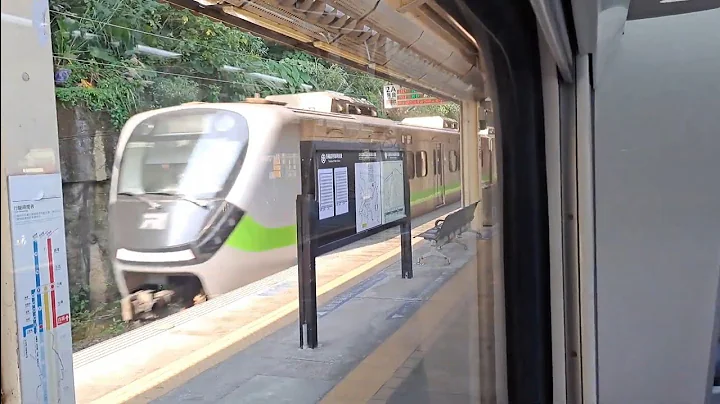 4119次瑞芳发车经由宜兰线开往树林的银绿色微笑号EMU900型十辆一编组EMU901车王区间车，1130次湖口发车经由西部干线开往七堵的银绿色微笑号EMU900型十辆一编组EMU932区间车 - 天天要闻