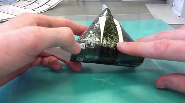 How to Open an Onigiri (おにぎりの開け方)