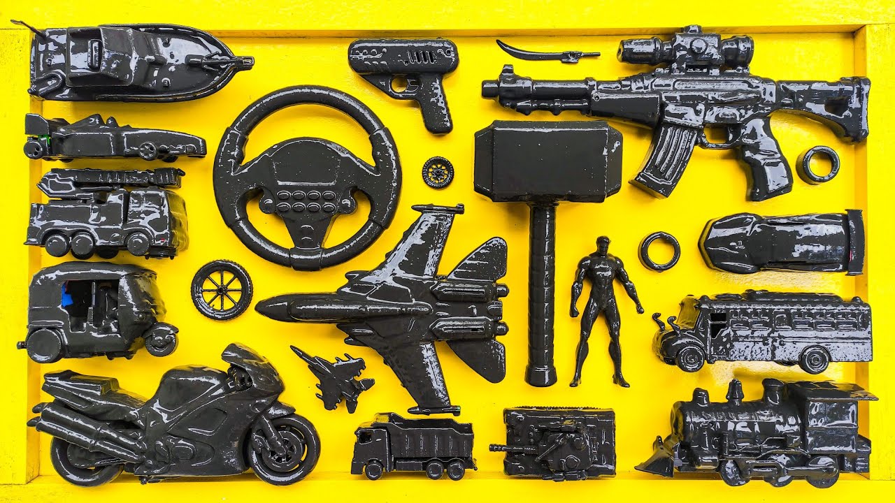 Membersihkan Mainan Mobil Balap, Kereta Api, Bus Telolet, Truk Pasir, Tank Baja, Excavator Beko.