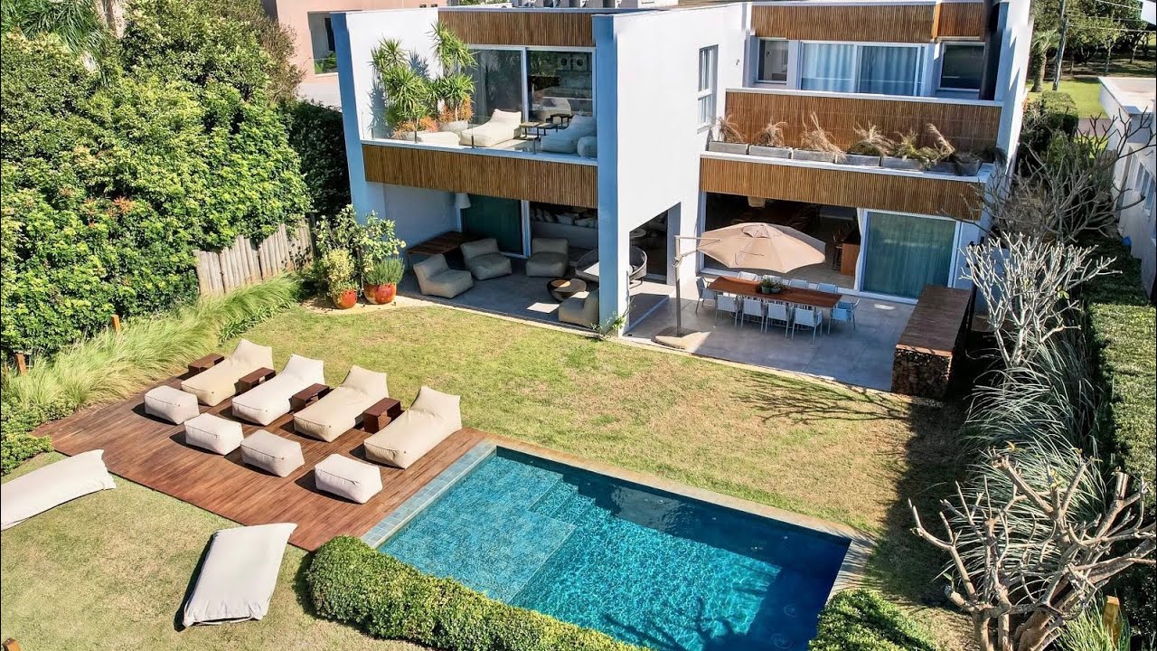 REAL CONFORTO E REQUINTE, BEIRA LAGO, A VENDA NO CONDOMÍNIO BOSQUES DE ATLÂNTIDA, EM XANGRI-LÁ/RS!