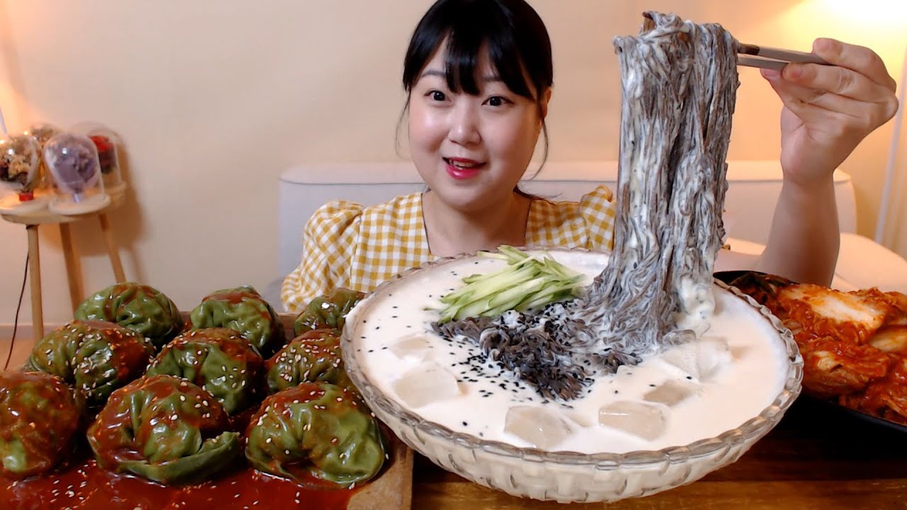 엄청 진한 얼음 동동 콩국수 매콤한 불닭만두 배추겉절이 먹방 Spicy Dumplings Kimchi Kong Guksu(Bean Noodles) Kfood Mukbang
