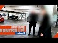 Mann greift Kamerateam an & schlägt zu: Polizei greift ein! | Achtung Kontrolle Aktuell | Kabel Eins