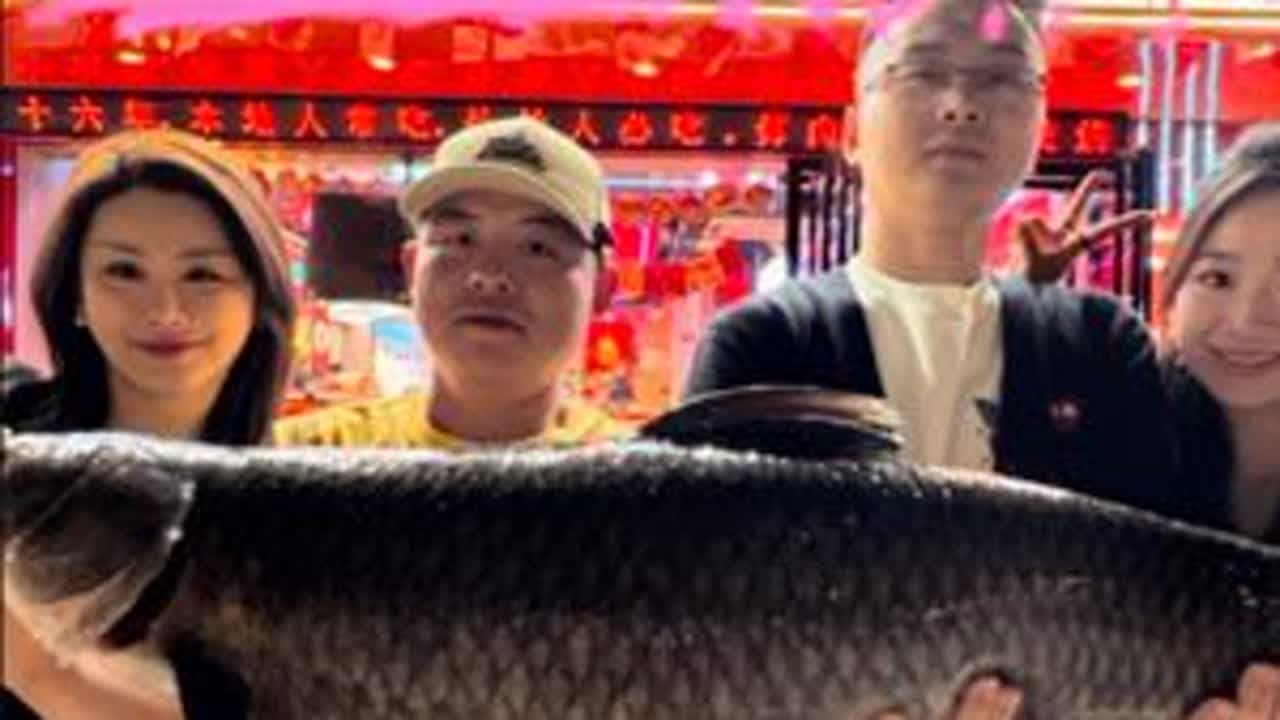 相互信任，交换美好！挑战钓鱼换烧烤，你们觉得鑫鑫亏不亏..钓鱼就用云飞鱼 2025dou来钓鱼 原来钓鱼才是抖音运动顶流 春季鱼王爆护挑战