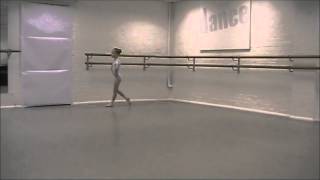 Aimee - Ballet - Walking