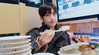 Tower of sushi plates | 𝐼 𝒹𝒾𝒹 𝐄𝐀𝐓