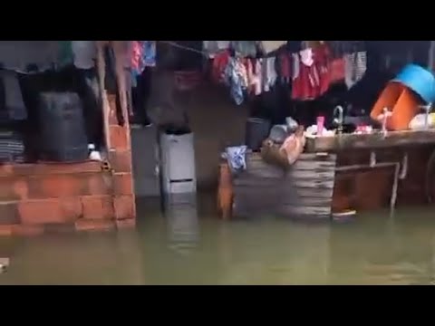 Casas alagadas em Camocim: famílias perdem móveis e pensam deixar as casas até o final da quadra chuvosa