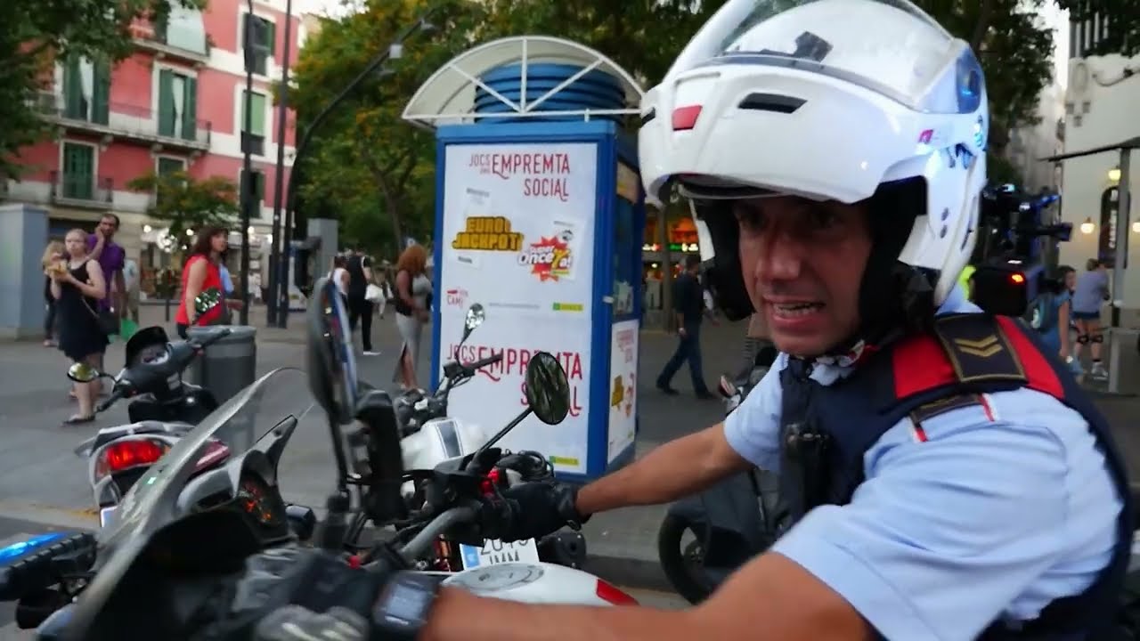 Film backdrop image for Barcelona cops ride fast motorcycles and fight crime in seconds. (2023)