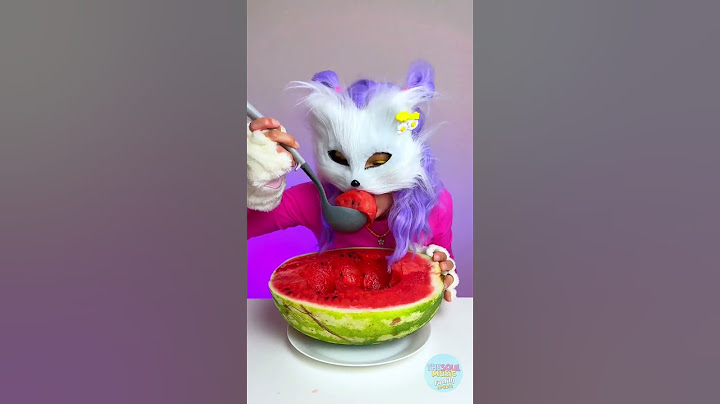 لماذا قطتي تأكل البطيخ؟! 🍉🐱 #مضحك #قط #غريب