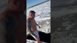 Прыжок в ледяную воду!