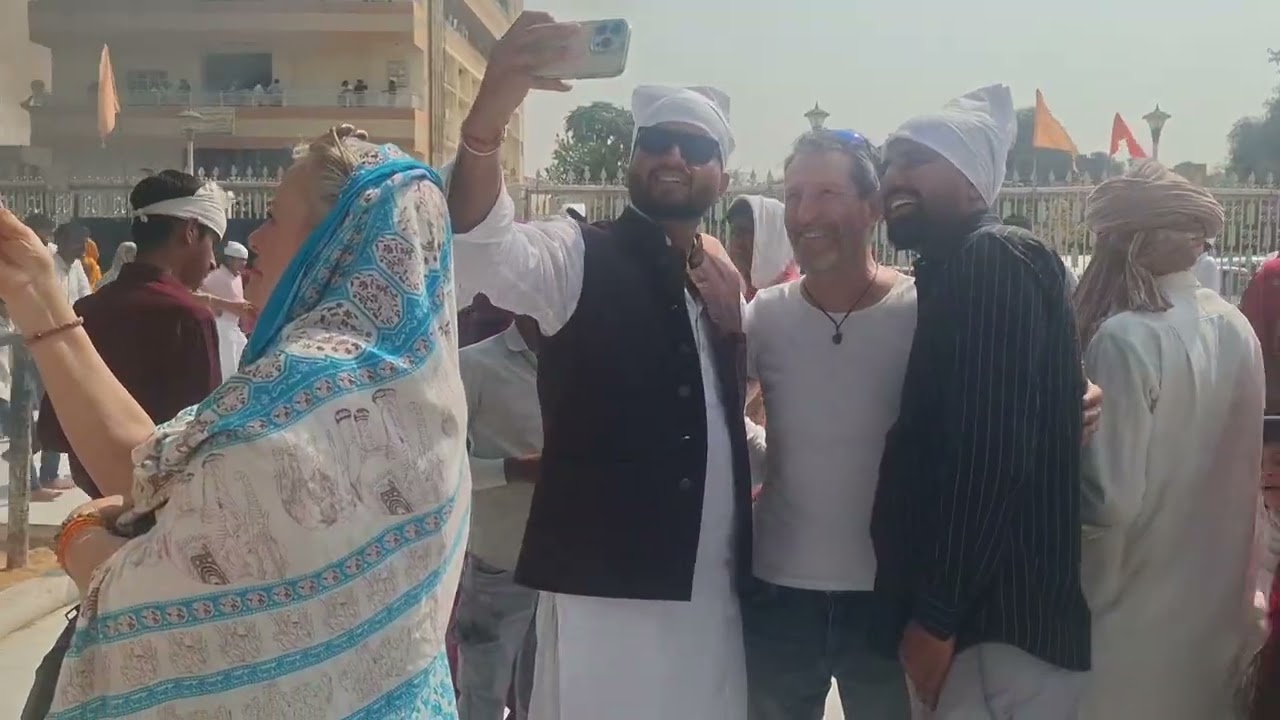 फ्रांस से आए अंग्रेज मेला देखने