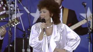 Loretta Lynn - You Ain't Woman Enough (To Take My Man) (Live at Farm Aid 1985) chords